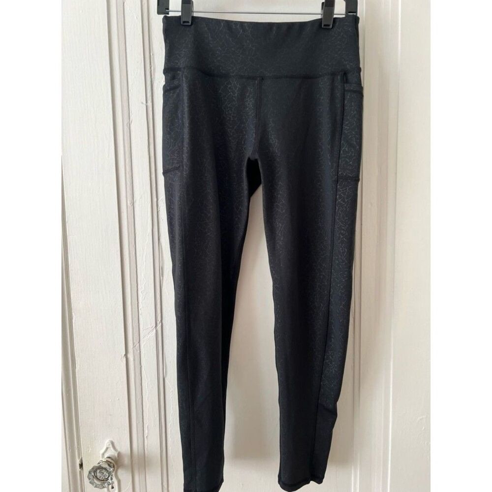 Black High-Waist Active 7/8 Leggings with Side Pockets and Bow details